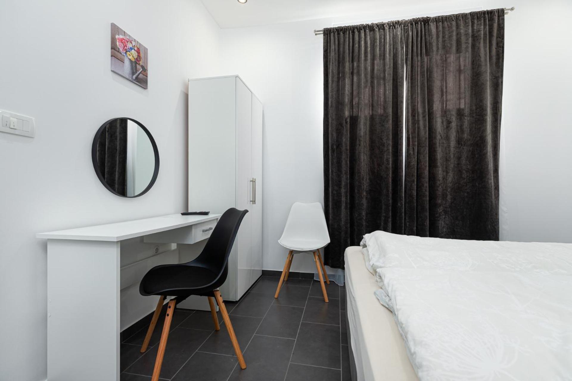 Rooms And Studio Flora Πόρετς Εξωτερικό φωτογραφία