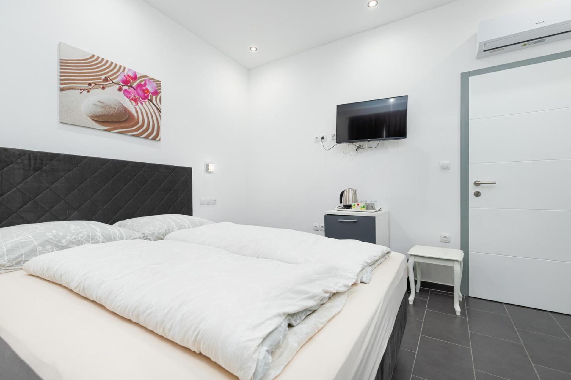 Rooms And Studio Flora Πόρετς Εξωτερικό φωτογραφία