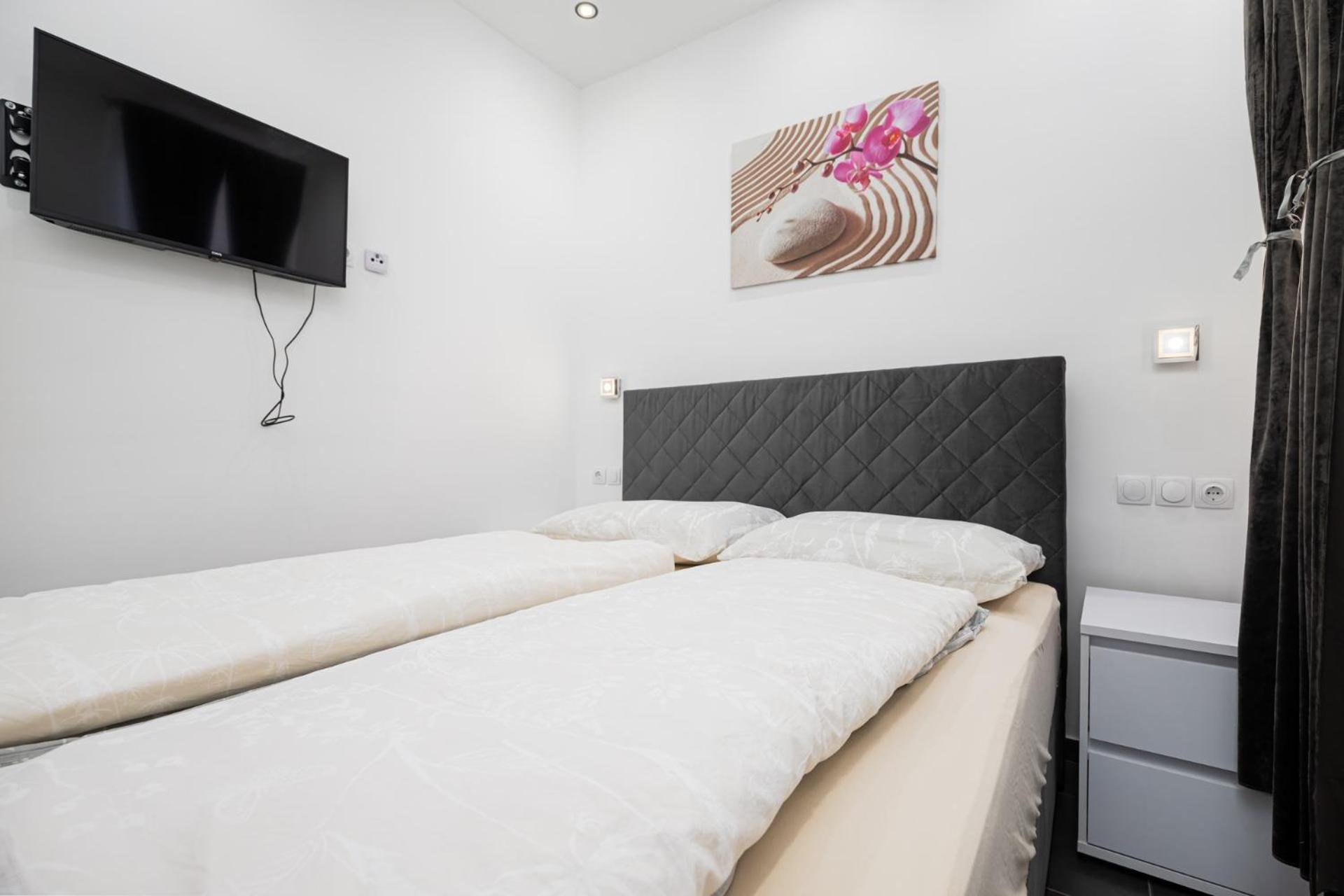 Rooms And Studio Flora Πόρετς Εξωτερικό φωτογραφία