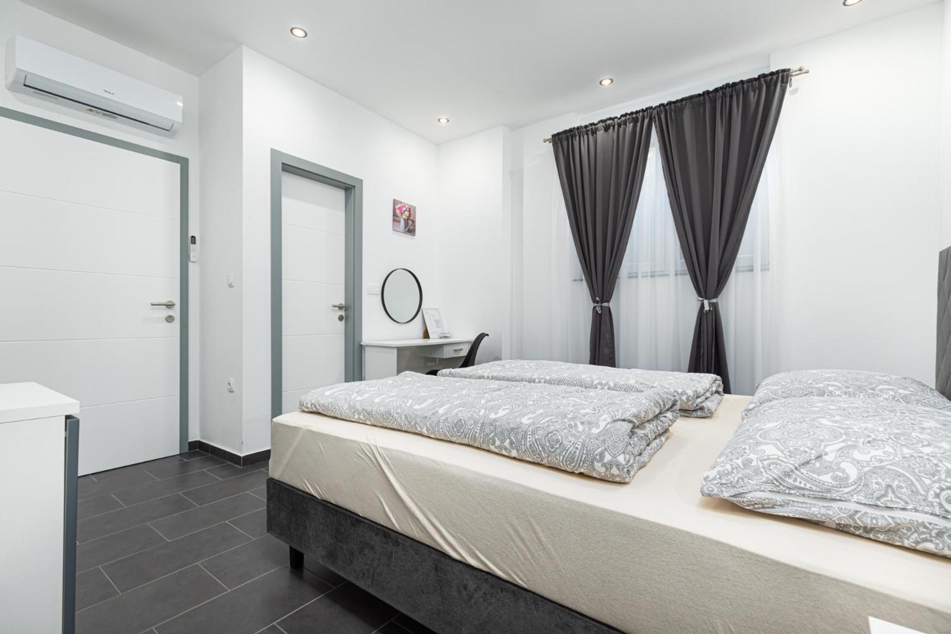 Rooms And Studio Flora Πόρετς Εξωτερικό φωτογραφία