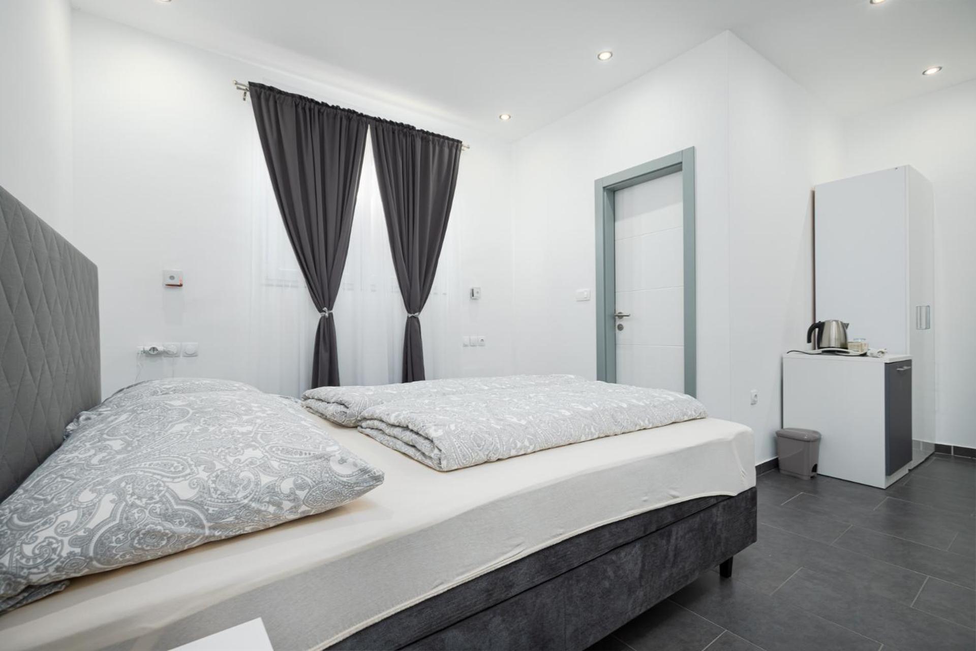 Rooms And Studio Flora Πόρετς Εξωτερικό φωτογραφία