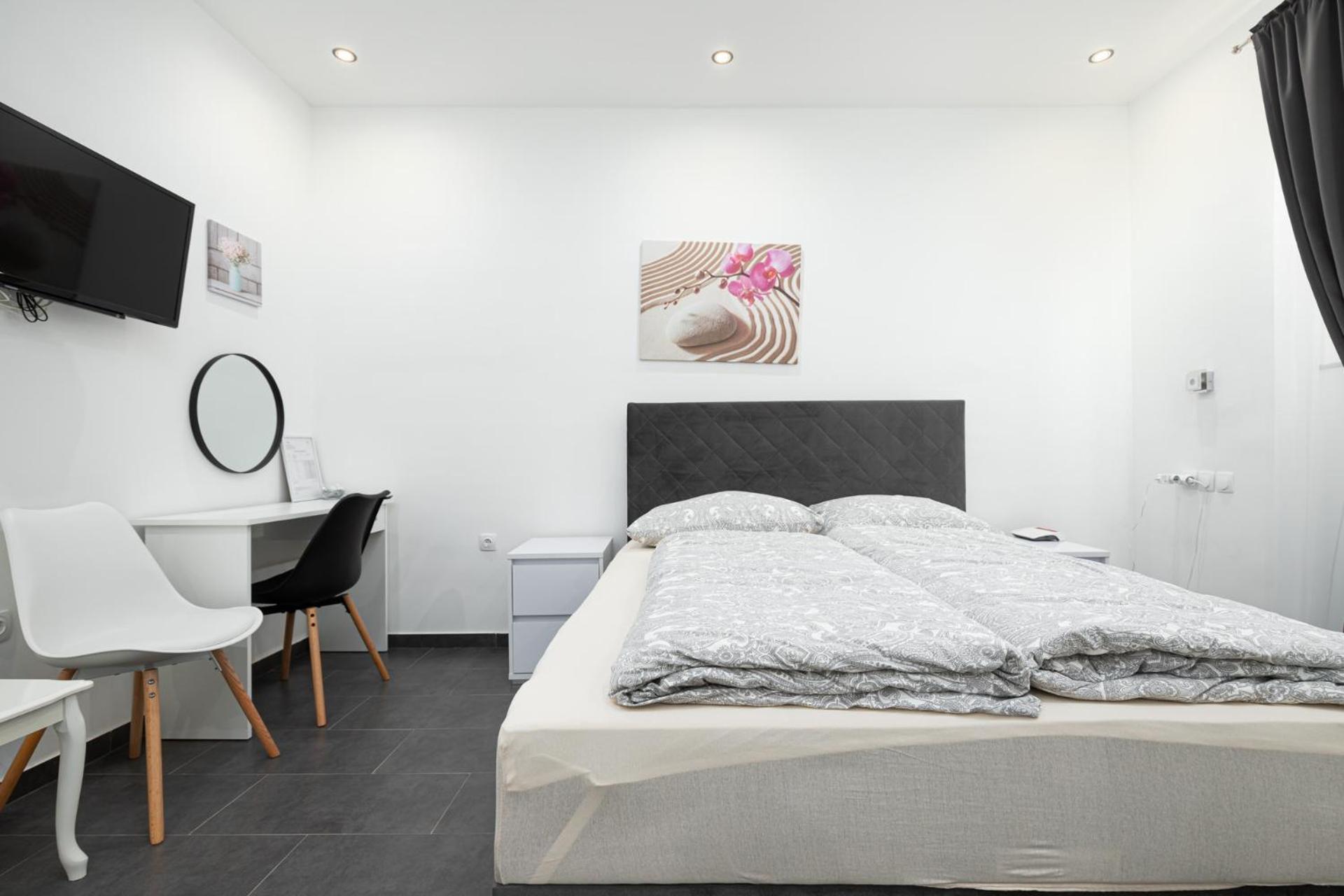 Rooms And Studio Flora Πόρετς Εξωτερικό φωτογραφία