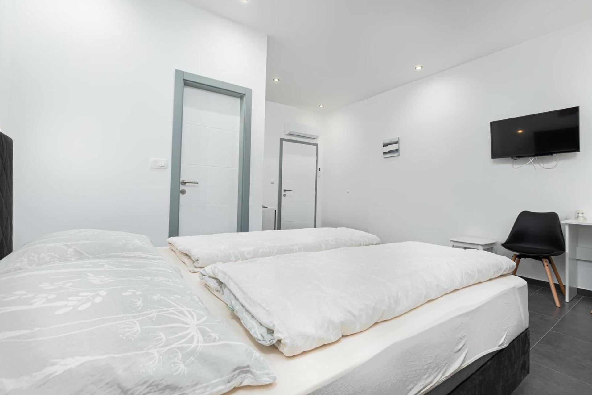 Rooms And Studio Flora Πόρετς Εξωτερικό φωτογραφία