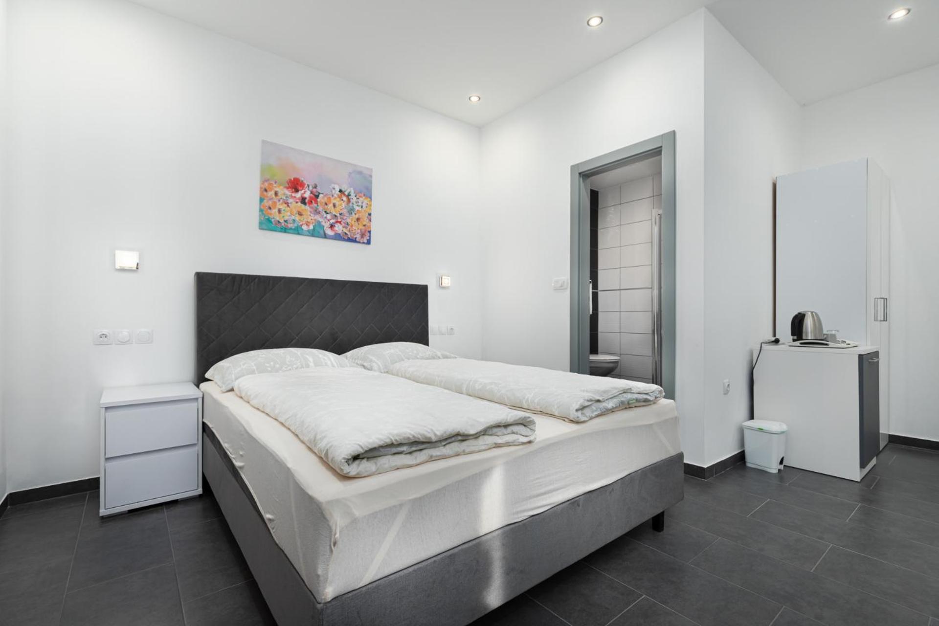 Rooms And Studio Flora Πόρετς Εξωτερικό φωτογραφία