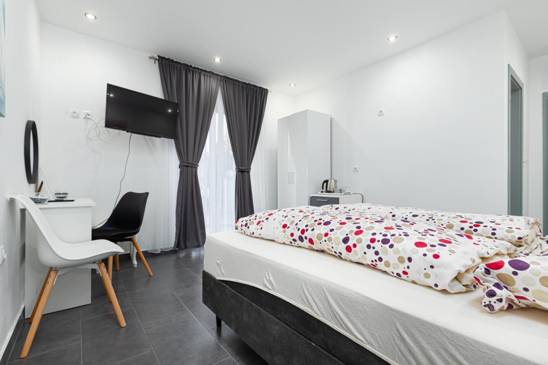 Rooms And Studio Flora Πόρετς Εξωτερικό φωτογραφία