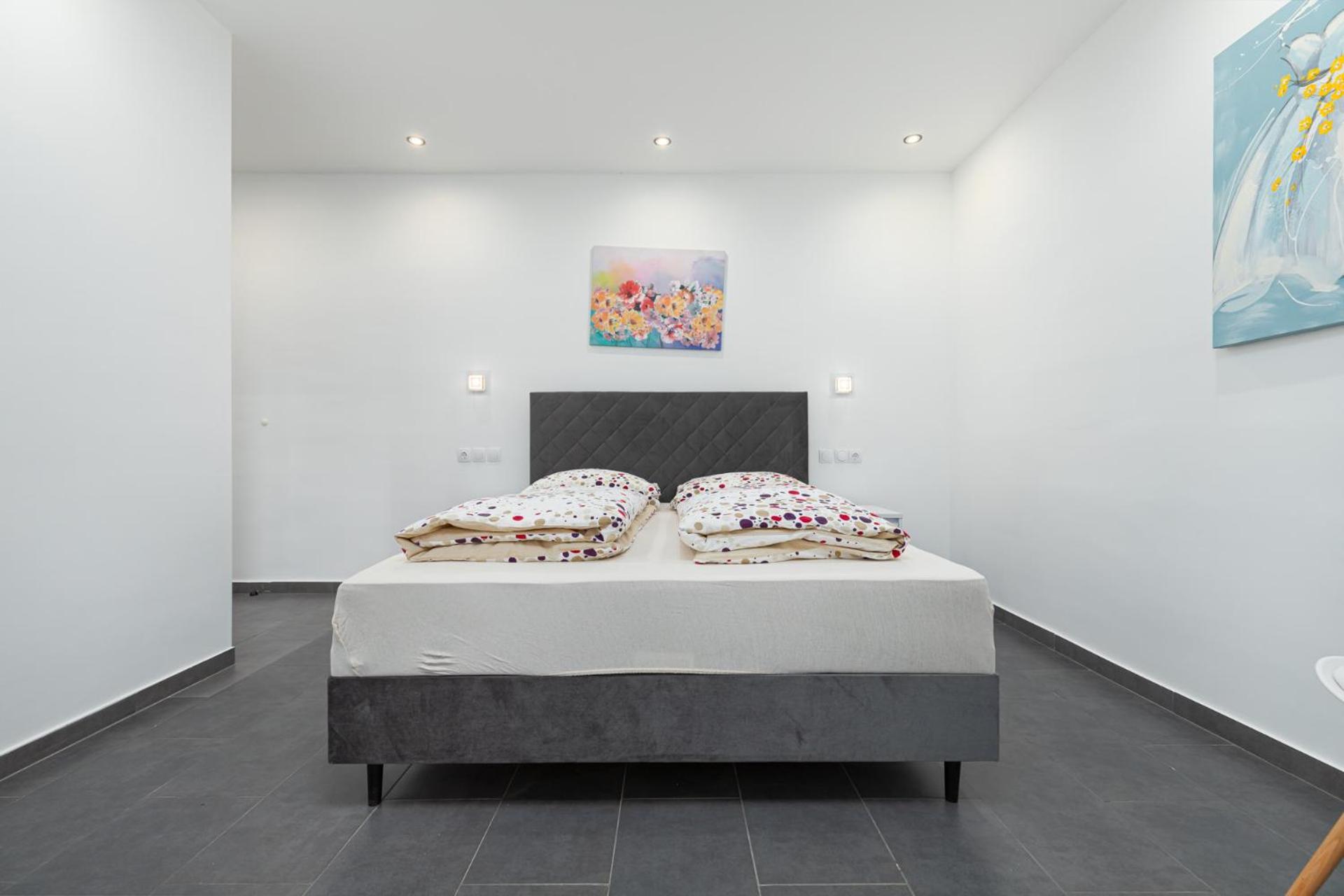 Rooms And Studio Flora Πόρετς Εξωτερικό φωτογραφία