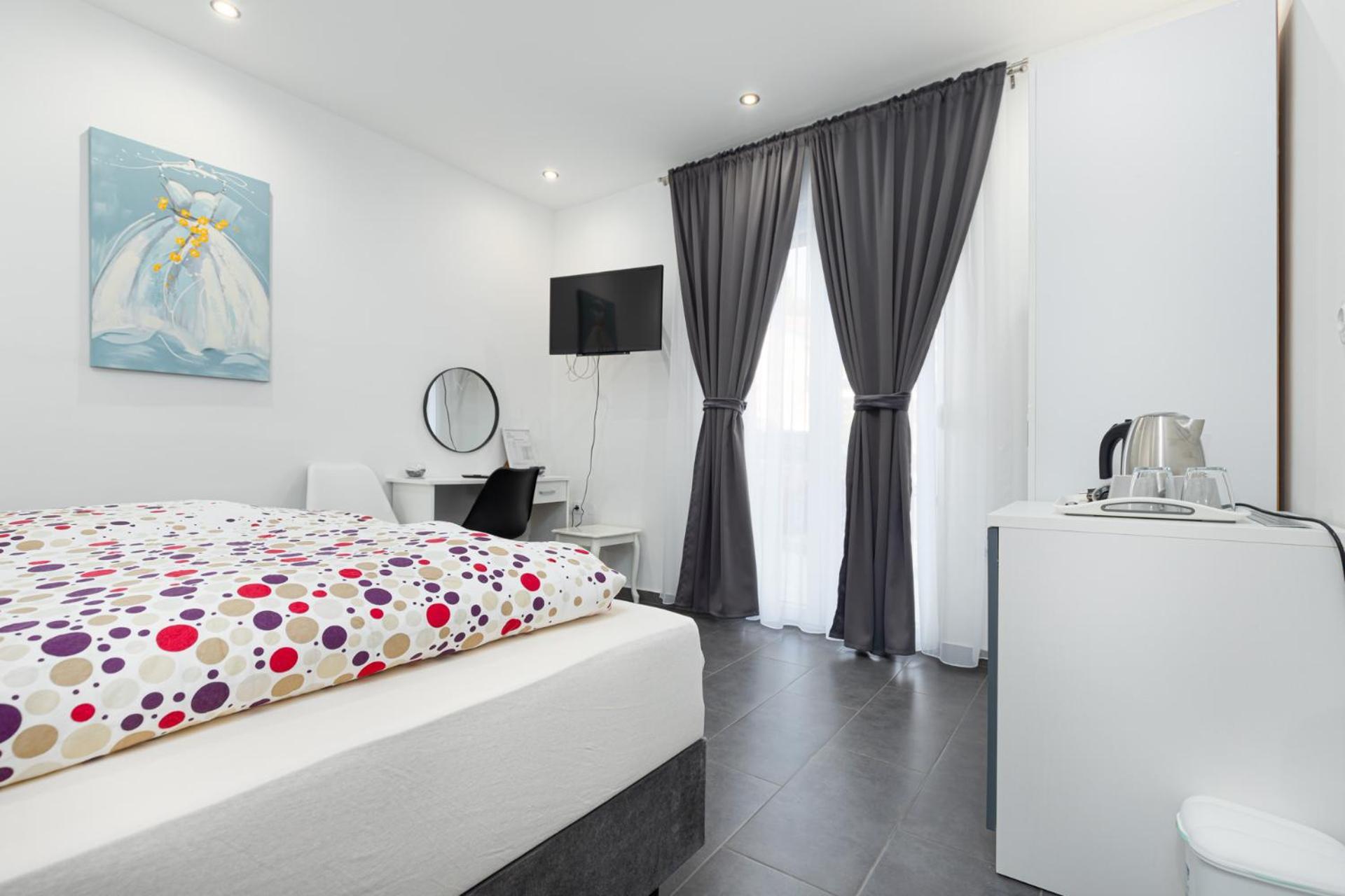 Rooms And Studio Flora Πόρετς Εξωτερικό φωτογραφία