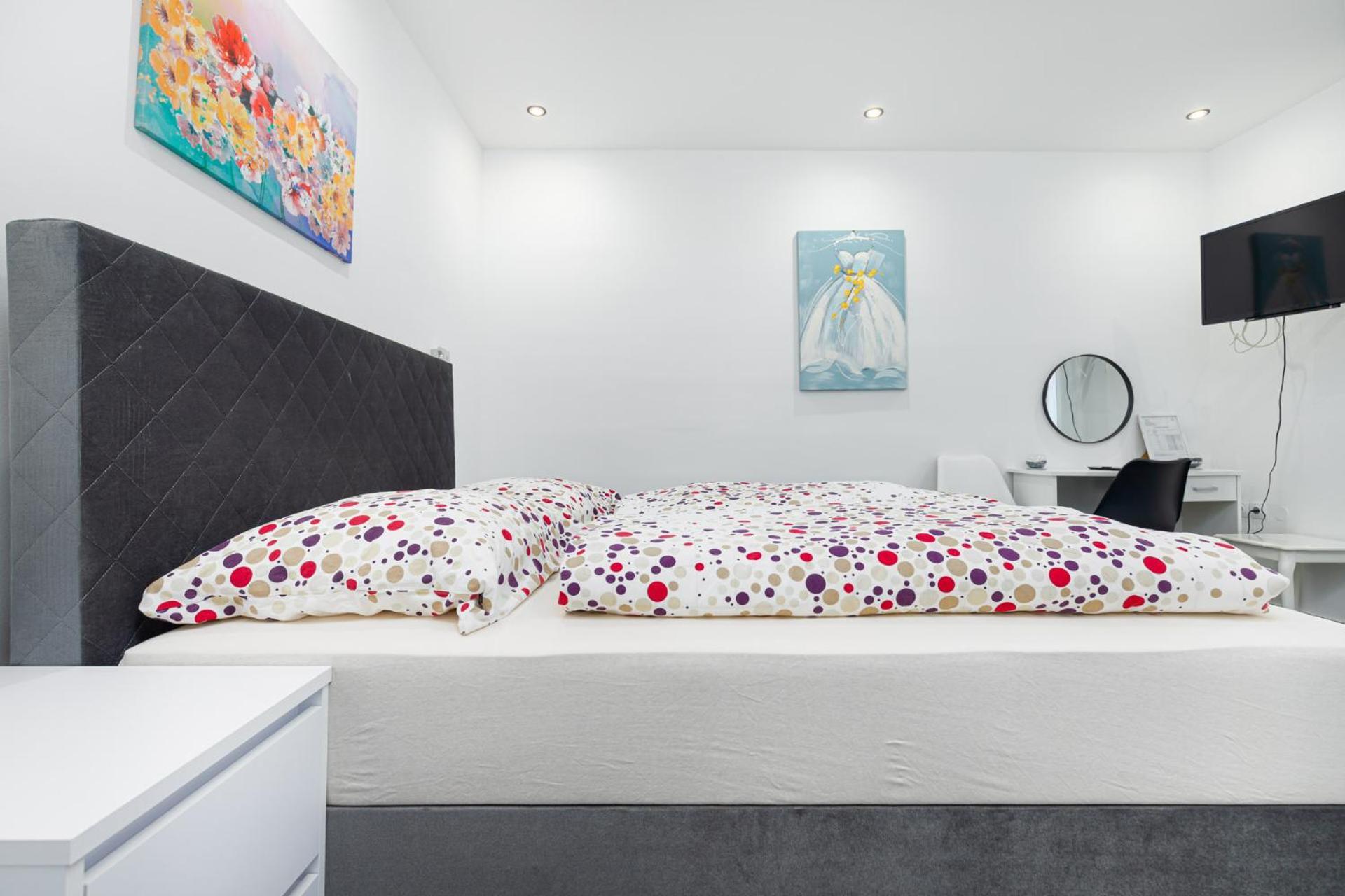 Rooms And Studio Flora Πόρετς Εξωτερικό φωτογραφία